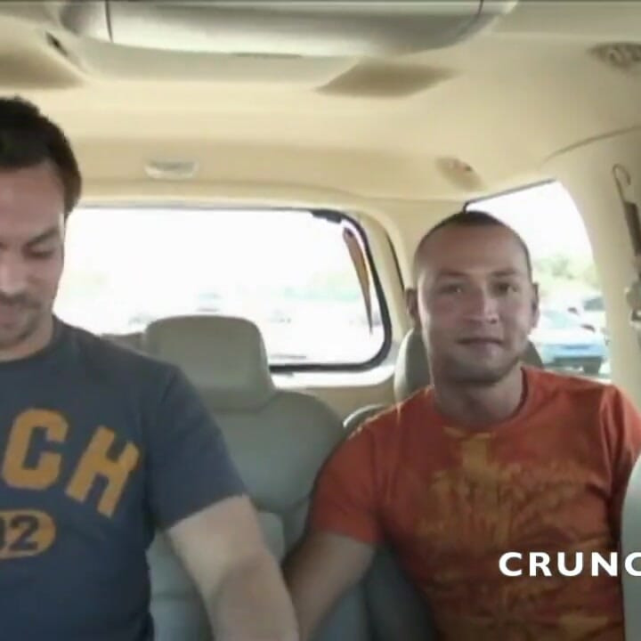 Прямі з Прахи трахаються в машині