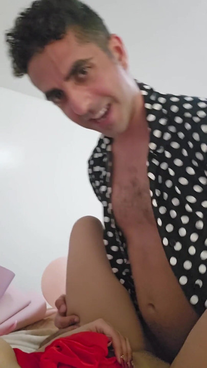 Bermain dan mengongkek tudung menunggang merah kecil seksi | Klip 1