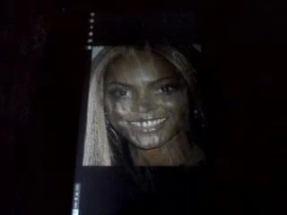 Tisztelgés szörnyeteg arccal Beyoncé