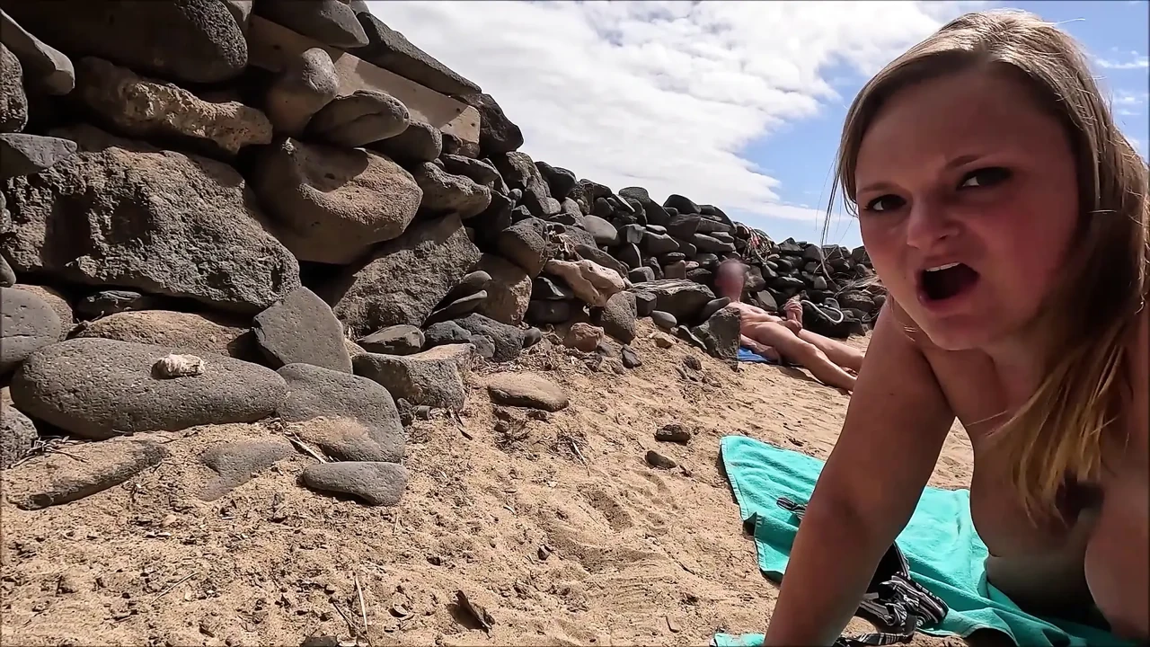 CAUGHT IN A PUBLIC SHOOT!!! Tourist becomes a jerking voyeur!