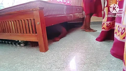 Yalnız ateşli bir Tamil kız hırsızlıkları önlemek için bir dolandırıcı tarafından sikişmeye hazır - yüksek sesle inleyen Tamil ses