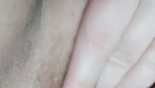 Dua jari untuk basah, memek panas