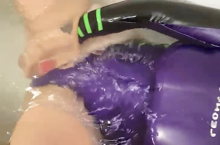 In lehoex leotards and tights in my bath for a good momment