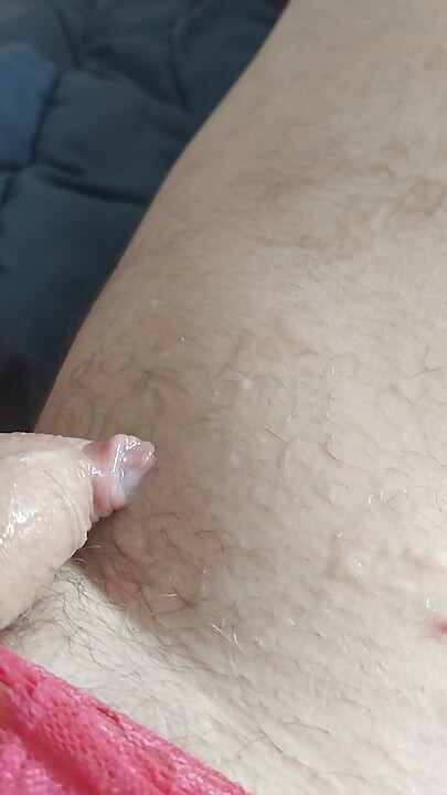 Sissy's Quik Cumshot on Bare Lehg