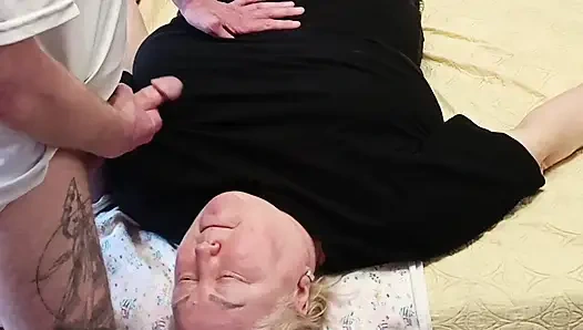 Ngocok kontolku sampai crot di dalam memek tetanggaku