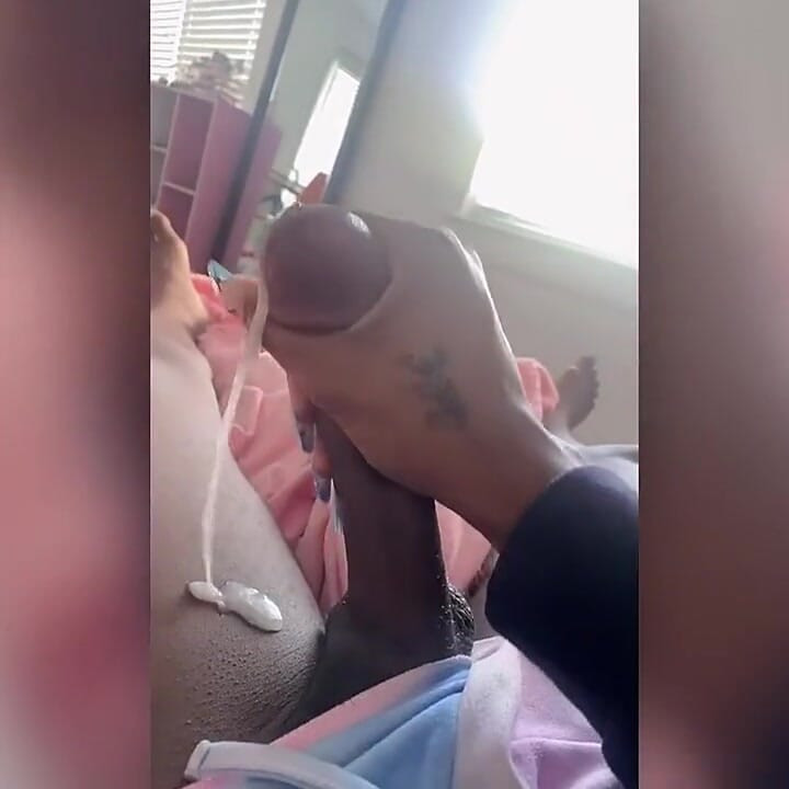 Colgado y Resaca me olvidé de llevar ropa interior, después de alojarme en casa de mi amigo. Gracias por pedirme un viaje a casa, pude'