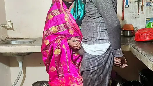 Деси-индийская мачеха сосёт повар