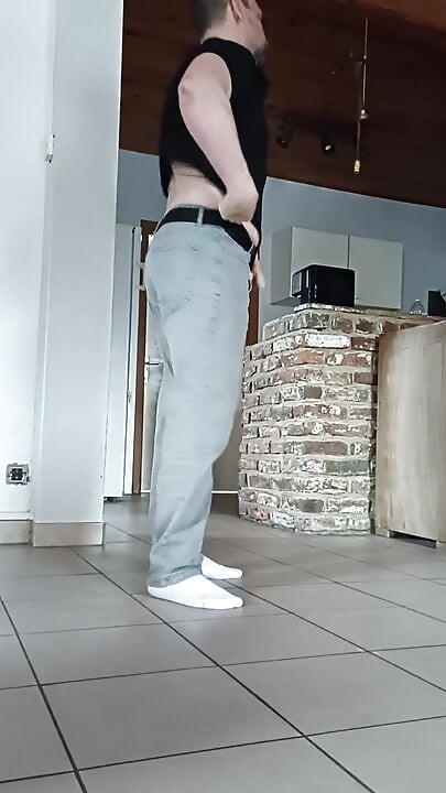 Pump, huge cumshot and streaptease in reverse