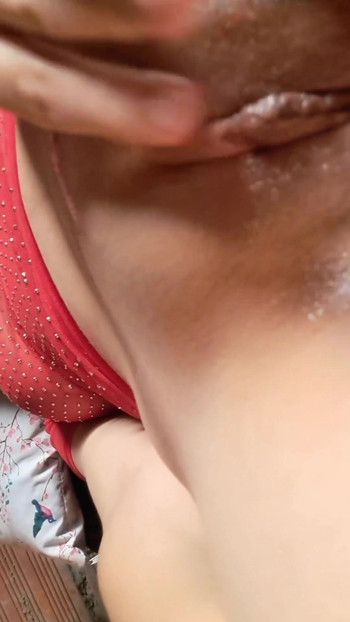 كم هي لذيذة أعز أصدقائي تلمس كسها وأصابعها | مقطع 1