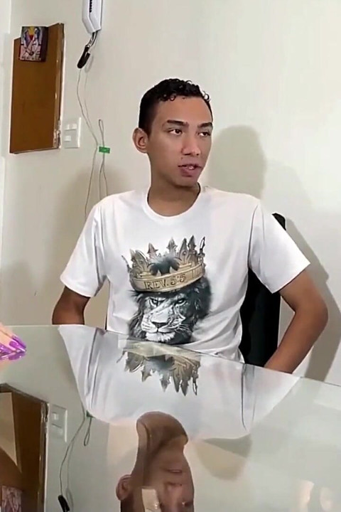 爸爸和他一起干他继子的女友