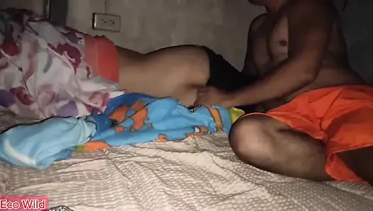 Kız arkadaşımı azgınken böyle uyandırıyorum!.