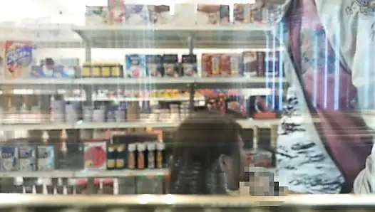 Bu markette çok fazla göz teması