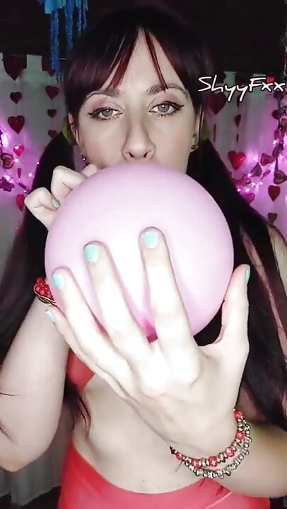 Shyyfxx Happy Carnival! Playing with Balloons All Over My Body- Looner Fetish