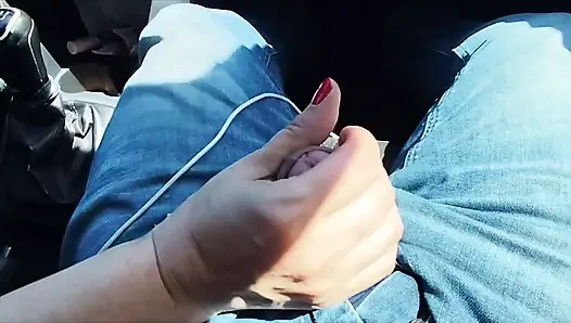 10 minutes of handjob in traffic, public handjob!