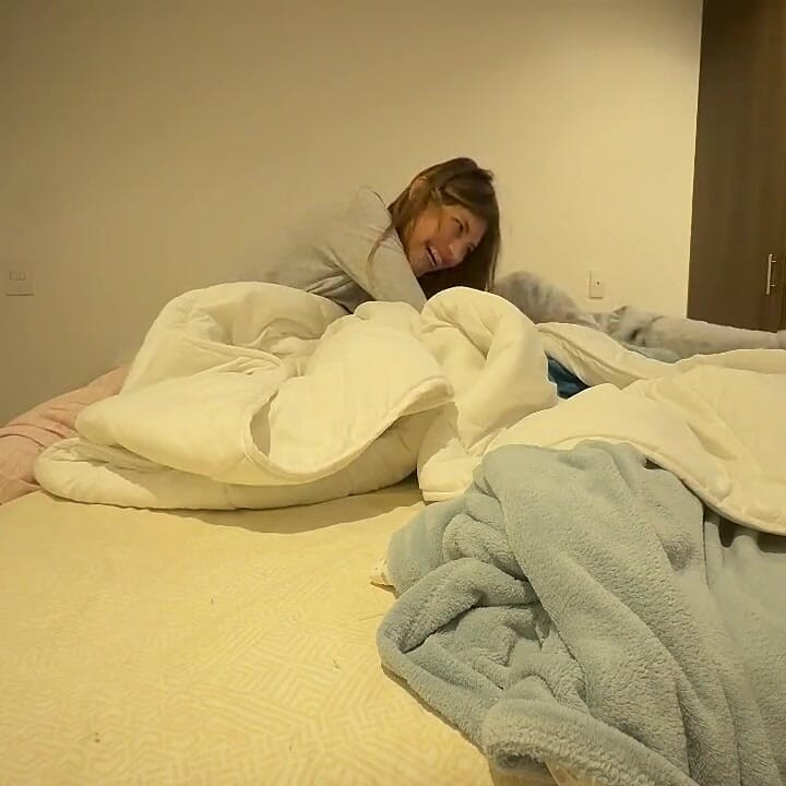 女性摔跤与挠痒痒