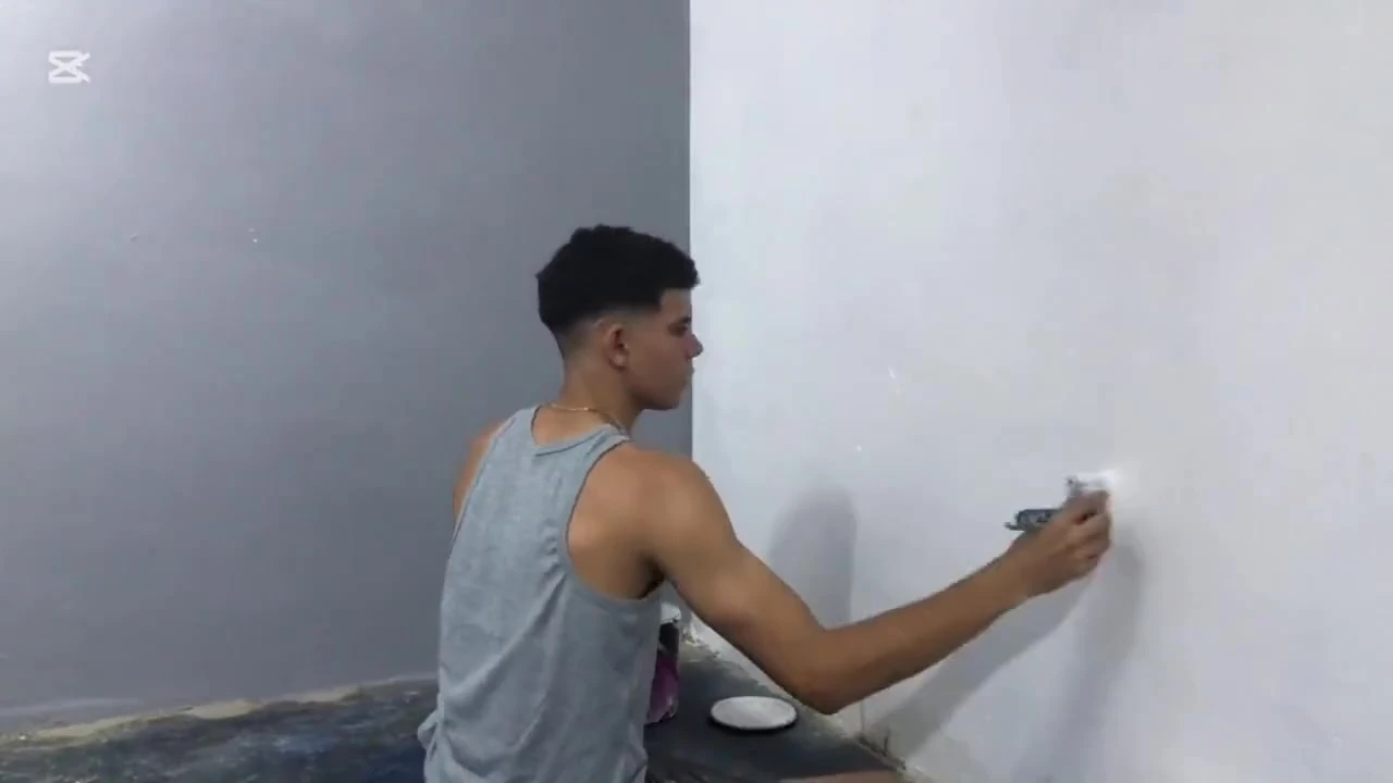 Genç ressam ereksiyonlu bir yarak alıyor