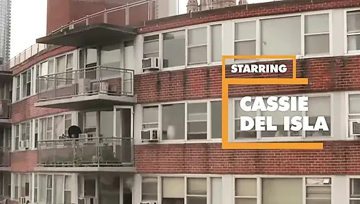 Bakış açısı - minyon boşalma sevgilisi Cassie del Isla sikini boşaltıyor