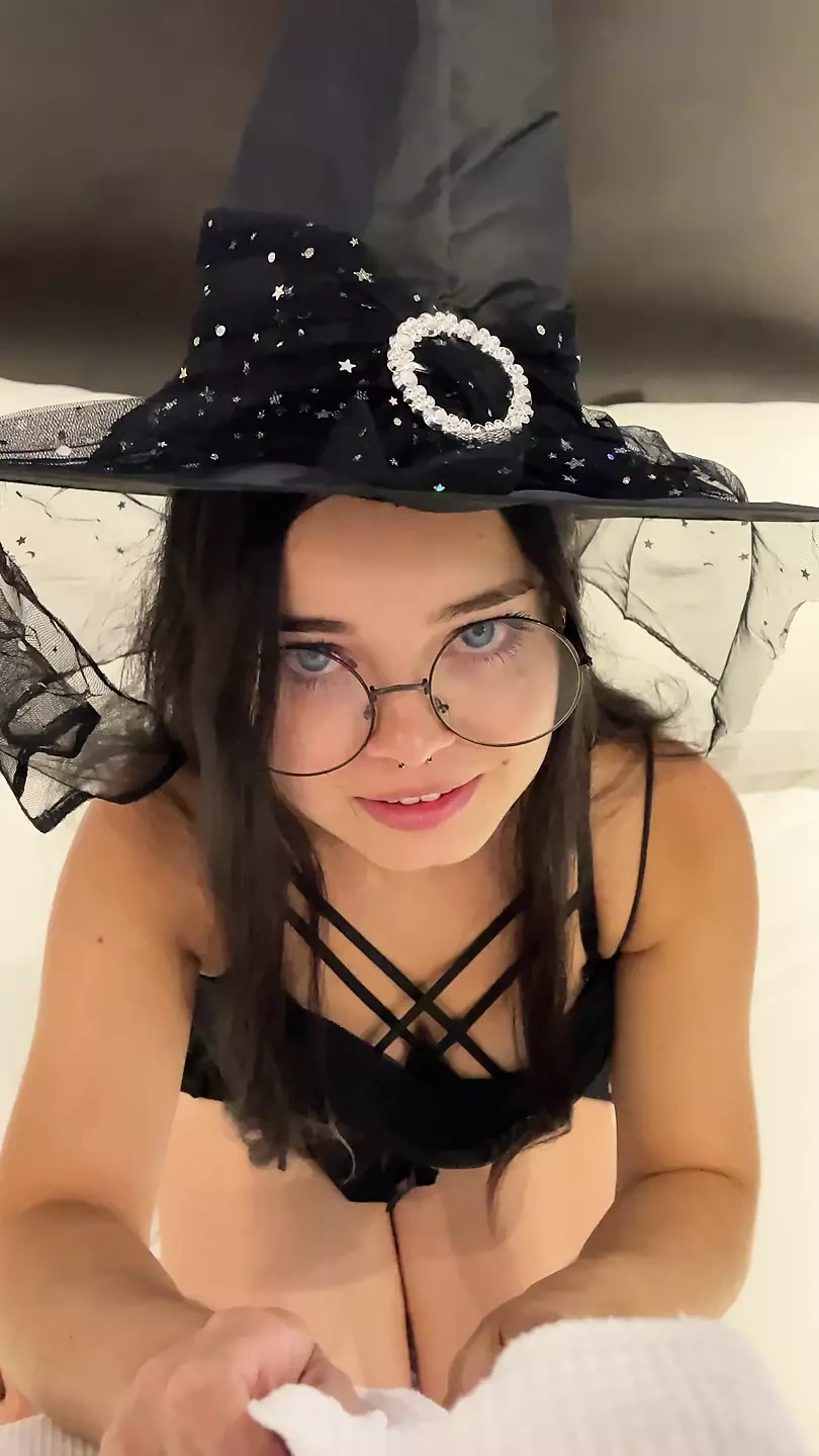 I always said that what Debora Prado does with my dick is witchcraft and she dressed up as a little witch to swallow my rod
