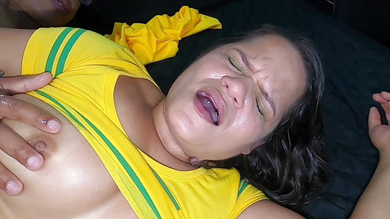 Brasil kalah di piala dunia dan alex lima si pria kulit hitam lagi asik ngentot kontol besarku