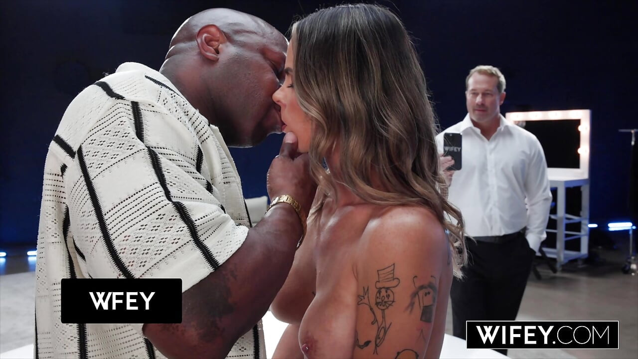 Istri bahenol harlie si istri hot rambut pirang dientot habis-habisan sama suaminya sampai matanya merem melek