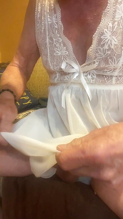 Deslizamento bege e calcinha roxa!