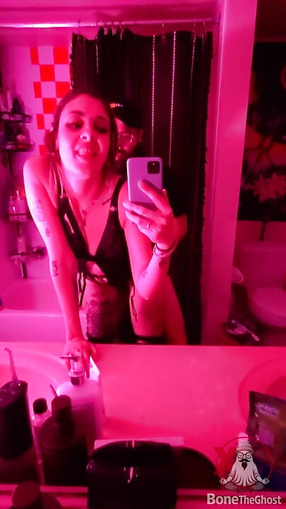 Fodendo minha amiga milf em frente ao espelho