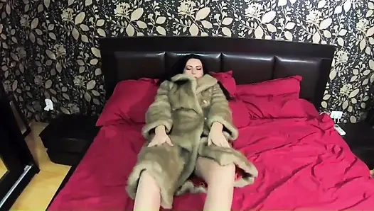 Patronlarım hediye ile kürk manto ve külotlu çorapla sakso fantezisi