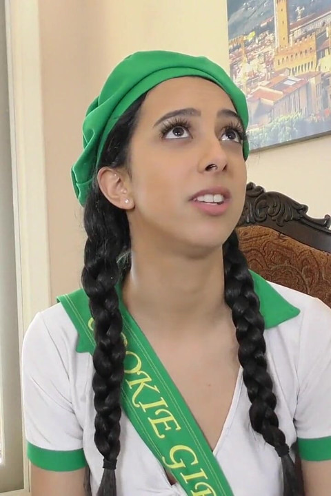 Persa mix menina escoteira recebe dica facial