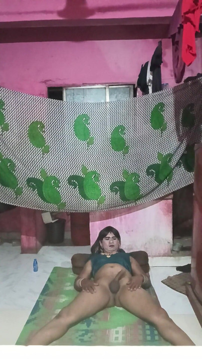 Emotivni trenutak iz "Madhuri bhabhi aj land ka pani likali"
