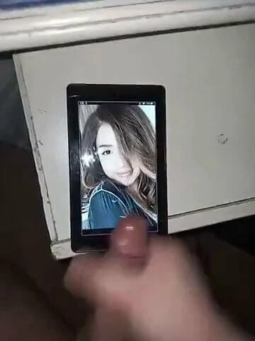 Pokimane con omaggio 3