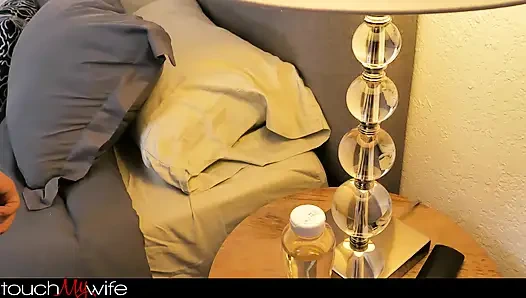 Touchmywife - İngiliz ev hanımı kalın latin yarağı alıyor - kiara edwards