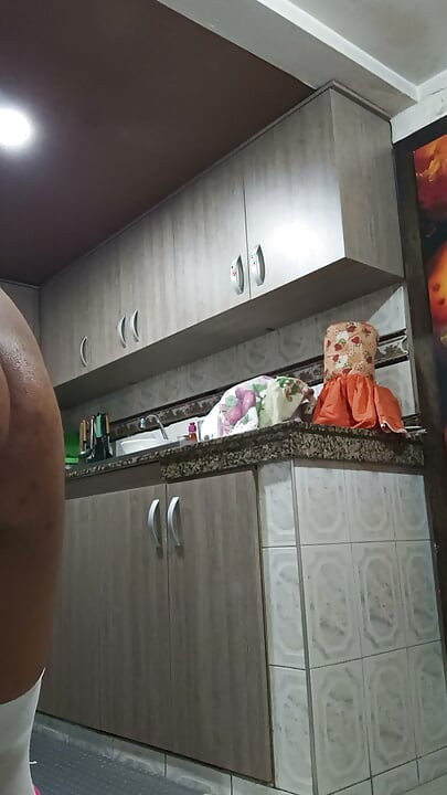 Kuchnia gorąca czas seksowna dziewczyna pieprzyć ogórek głęboko w dziurach i kobiecy wytrysk bardzo mokry Beackfast Daddylove
