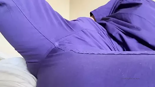 Purple Scrubs bett, masturbation bei der arbeit