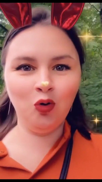 Nezaboravan trenutak iz "KAPLJE MOKRI SOK PIČKE NA OTVORENOM od NIMFOMANKE EKSHIBICIONIST."
