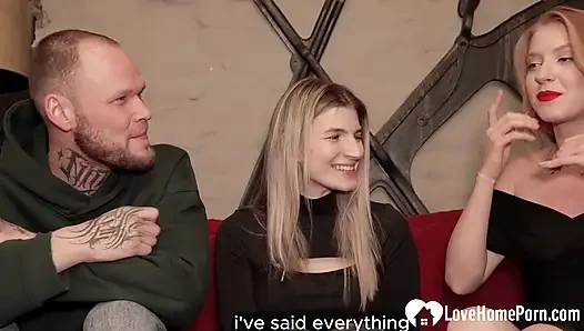 Adik tiri pacar bergabung dengan kami untuk threesome yang luar biasa