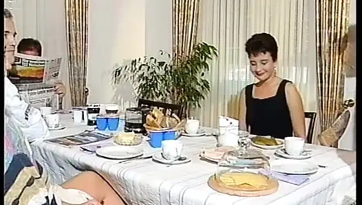 Alman Kapılarının Arkasında Özenle Siktir Edilir - Tam Film