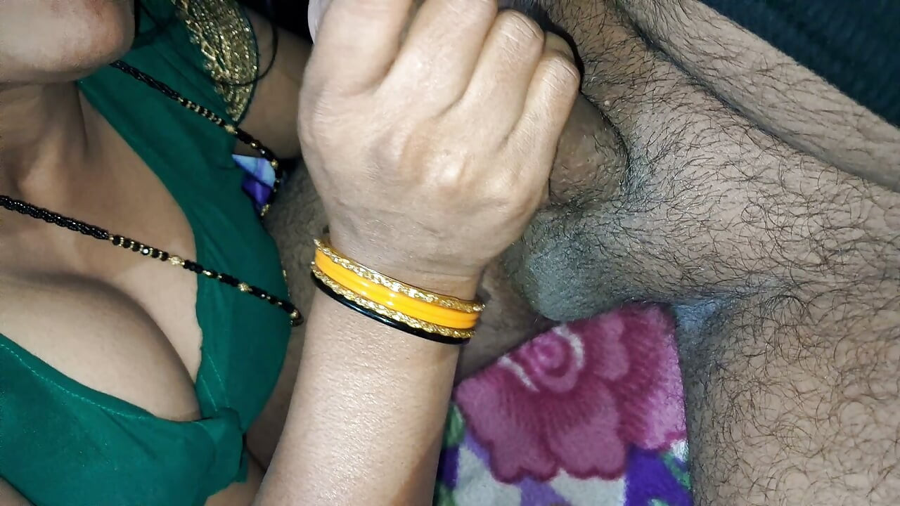 Indisk het bhabhi suger kuk i grönt
