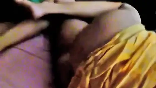Üvey annem çıplak dinlenmiyor