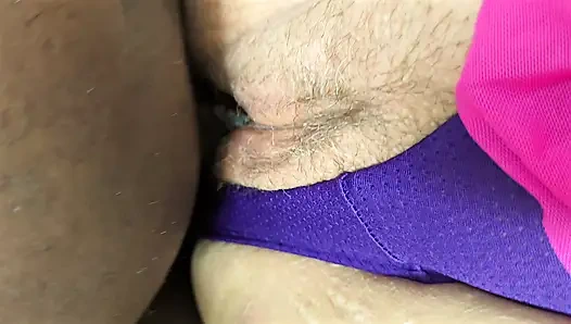 Кончи и наблюдай, как я широко раздвигаю свою большую толстую сочную киску, затем проникай в меня глубоко и осушай твою порцию спермы внутрь, пока я не беременна