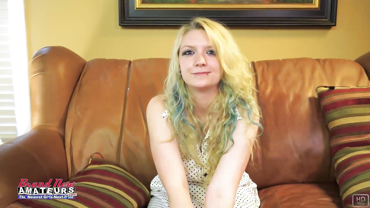 Chelsie R สาวผมบลอนด์ตัวผอมโดนขย่มปากและหีและน้ําเงี่ยน!