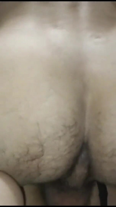 Esperando o marido ficar com a bunda cheia de leite | Clipe 2