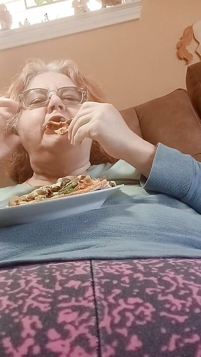 Yaramaz ben pizza yalıyor
