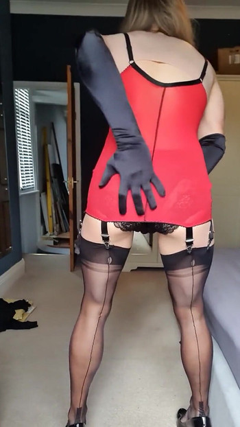 Zadirkujući u mom novom donjem rublju, je li ti vruće gledati me?