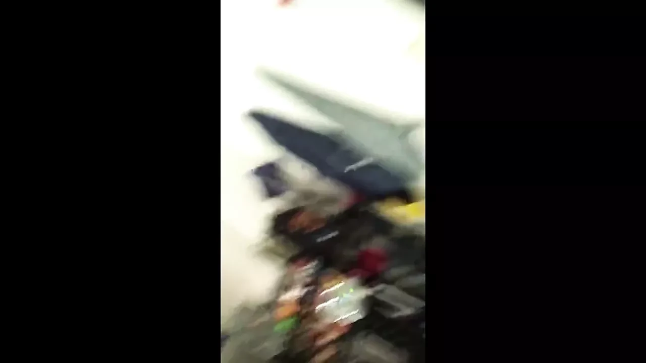 Λατίνες παίρνουν περιποιήσεις στο πρόσωπο
