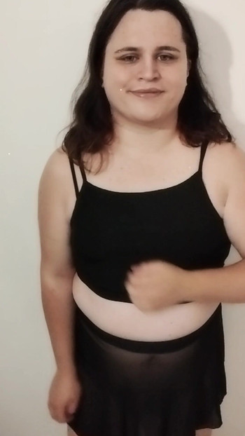Slatka debela transfemka skida se za tebe