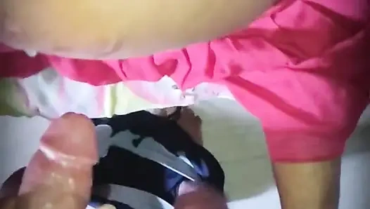 Hintli kız yarak için azgın ama domaltmayı seviyor