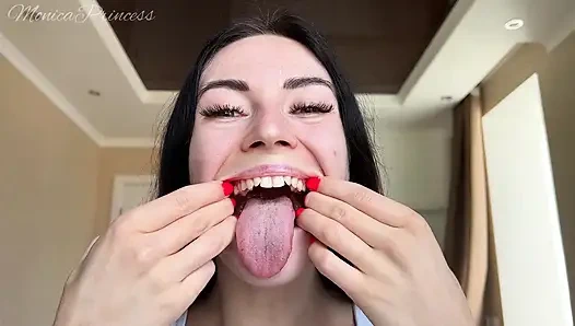 Ağız germe ve büyük gözler