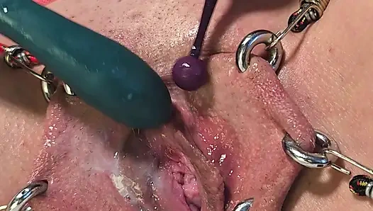 Pirsingli amcığımın damlayan dölleme orgazmı