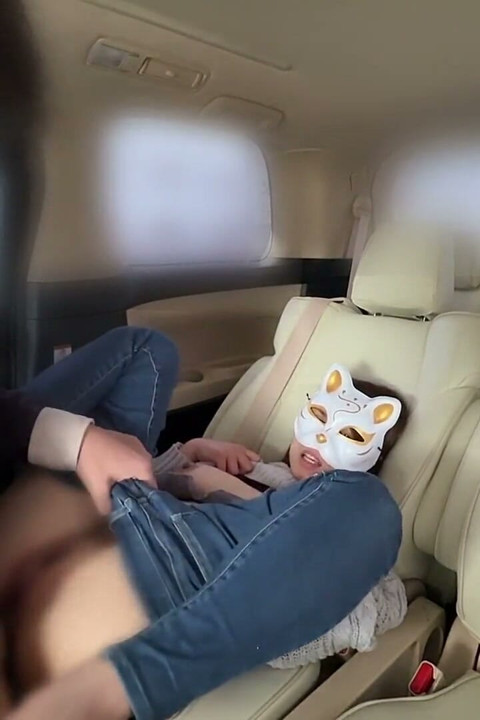 Sebelum bekerja, mereka berdua mempunyai hubungan seks kereta