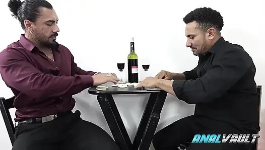 Iaras ehemann schließt sich einer freundin für doppelten analsex von MMF analsex an